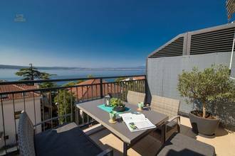 Thumbnail von Modern eingerichtete Wohnung im obersten Stockwerk - mit Meerblick