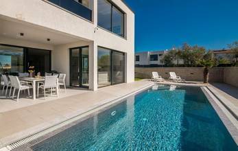 Thumbnail von Moderne Villa mit Swimmingpool