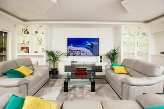 Thumbnail von Villa met zwembad, dakterras en uitzicht op zee