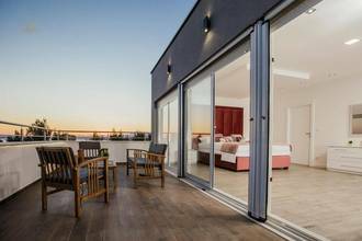 Thumbnail von Villa met zwembad, dakterras en uitzicht op zee