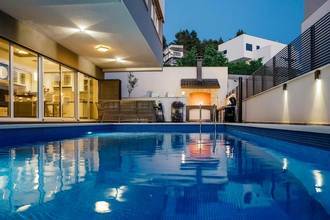 Thumbnail von Villa met zwembad, dakterras en uitzicht op zee