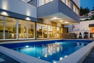 Thumbnail von Villa met zwembad, dakterras en uitzicht op zee