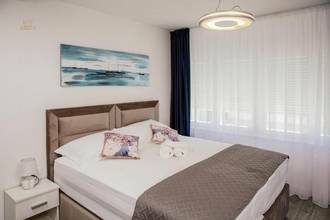 Thumbnail von Villa met zwembad, dakterras en uitzicht op zee