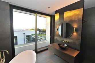 Thumbnail von Moderne Villa mit Swimmingpool