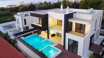 Thumbnail von Moderne Villa mit Swimmingpool