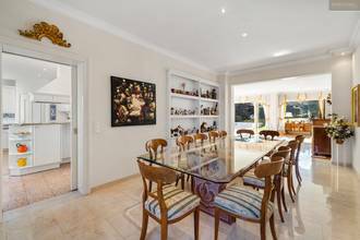 Thumbnail von Elegante Villa mit Pool und Doppelgarage in Pötzleinsdorfer Aussichtslage!