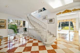 Thumbnail von Elegante Villa mit Pool und Doppelgarage in Pötzleinsdorfer Aussichtslage!