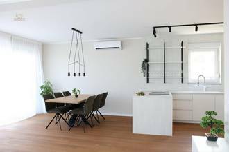 Thumbnail von Modernes Haus mit Pool und Meerblick