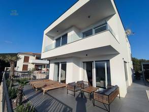 Thumbnail von Modernes Haus mit Pool und Meerblick