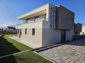 Thumbnail von Moderne Villa mit Pool in ruhiger Lage