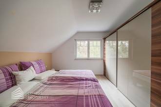 Thumbnail von Modernes, möbliertes Einfamilienhaus mit Garten und Pool in Ruhelage