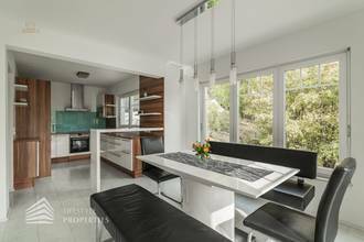 Thumbnail von Modernes, möbliertes Einfamilienhaus mit Garten und Pool in Ruhelage