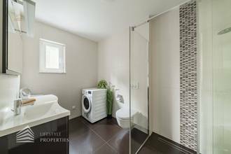 Thumbnail von Modernes, möbliertes Einfamilienhaus mit Garten und Pool in Ruhelage