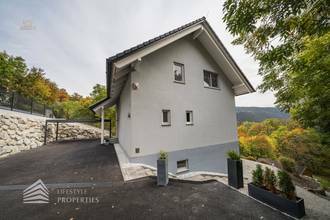 Thumbnail von Modernes, möbliertes Einfamilienhaus mit Garten und Pool in Ruhelage