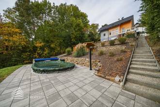 Thumbnail von Modernes, möbliertes Einfamilienhaus mit Garten und Pool in Ruhelage