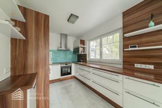 Thumbnail von Modernes, möbliertes Einfamilienhaus mit Garten und Pool in Ruhelage