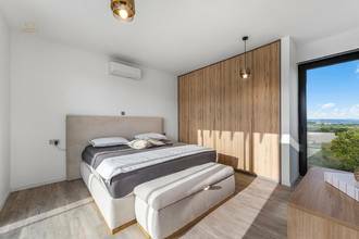 Thumbnail von Moderne Villa mit Swimmingpool und Meerblick