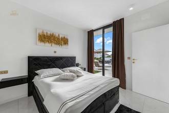 Thumbnail von Moderne Villa mit Swimmingpool und Meerblick