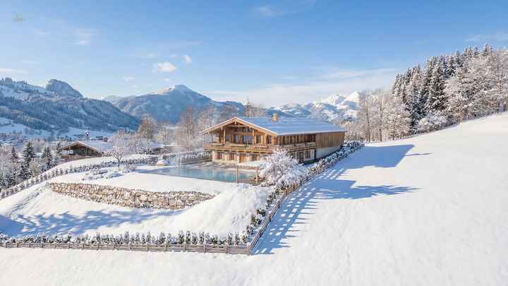 絶景のパノラマビューを望む静かな場所にある豪華な邸宅