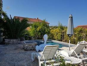 Thumbnail von Haus mit Pool und Blick auf das Meer