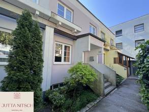 Thumbnail von Gut geschnittenes Reihenhaus im Split-Level mit blühendem Garten - Gumpoldskirchen