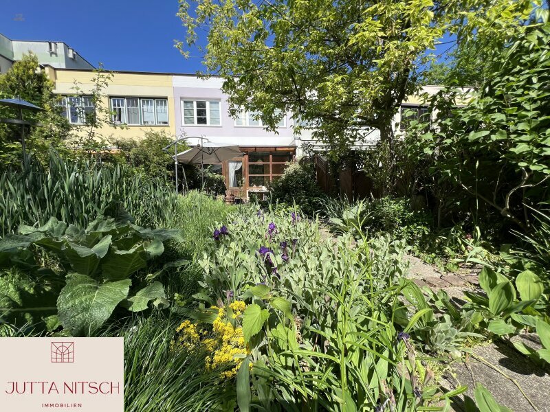 Gut geschnittenes Reihenhaus im Split-Level mit blühendem Garten - Gumpoldskirchen