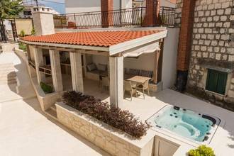 Thumbnail von Mediterranes Haus mit Blick auf das Meer