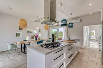 Thumbnail von Moderne Villa mit mediterranen Elementen nahe dem Meer