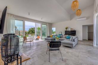 Thumbnail von Moderne Villa mit mediterranen Elementen nahe dem Meer