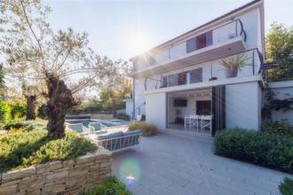 Thumbnail von Modernes Haus mit Pool in ruhiger Lage