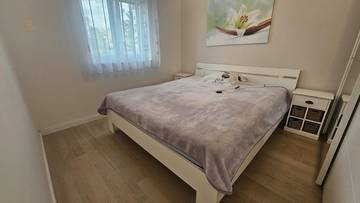 Thumbnail von Dreistöckige Wohnung mit Pool, Garten und Dachterrasse