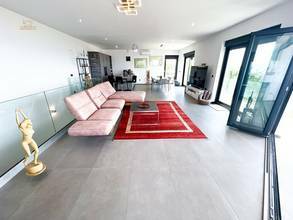 Thumbnail von Moderne Villa mit Pool und schönem Meerblick