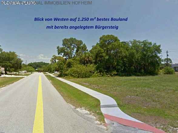 ***Exclusive property in prime location***