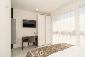 Thumbnail von Moderne Villa mit Swimmingpool und Meerblick in ruhiger Umgebung