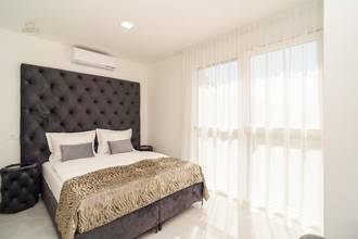 Thumbnail von Moderne Villa mit Swimmingpool und Meerblick in ruhiger Umgebung