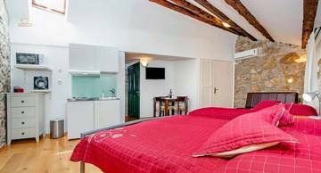 Thumbnail von Townhouse with 4 studios and a rooftop terrace with sea view