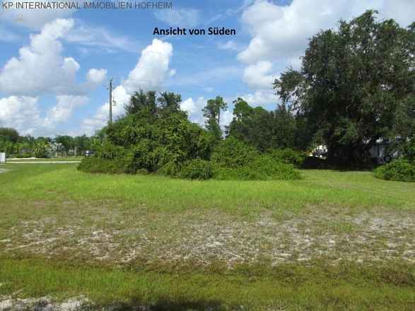 ***Noble property - just a few meters from the lake***