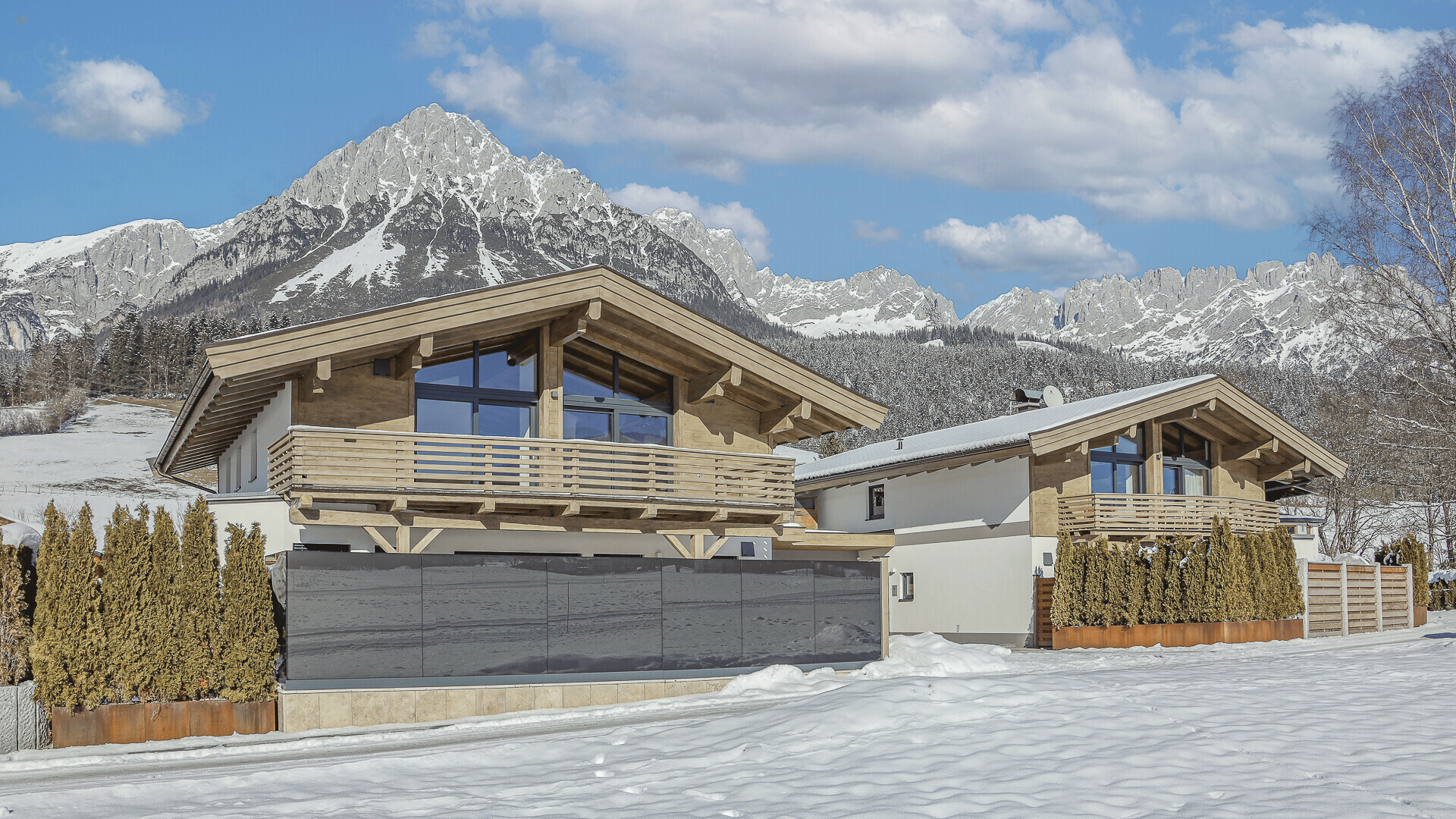 ゴルフコースのすぐそばにあるプール付きのエクスクルーシブなシャレー