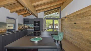 Thumbnail von ゴルフコースのすぐそばにあるプール付きのエクスクルーシブなシャレー