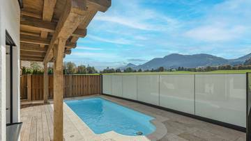 Thumbnail von ゴルフコースのすぐそばにあるプール付きのエクスクルーシブなシャレー