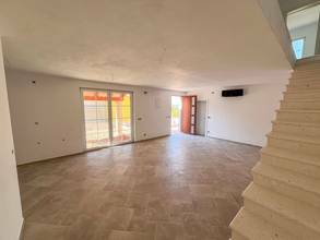 Thumbnail von Mediterrane Ferienhäuser mit Pool und Meerblick