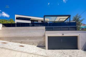 Thumbnail von Moderne Villa mit Pool und Meerblick