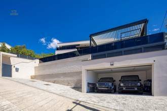 Thumbnail von Moderne Villa mit Pool und Meerblick