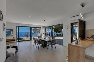 Thumbnail von Moderne Steinvilla mit Swimmingpool und Meerblick