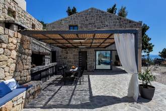 Thumbnail von Moderne Steinvilla mit Swimmingpool und Meerblick