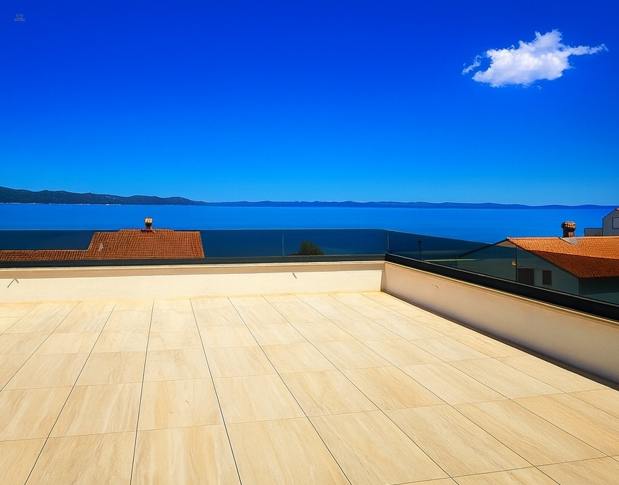 Modernes Penthouse mit Dachterrasse und Panorama-Meerblick