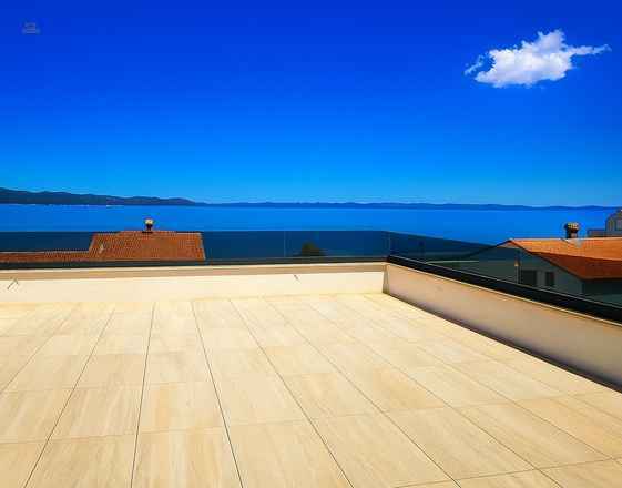Modernes Penthouse mit Dachterrasse und Panorama-Meerblick