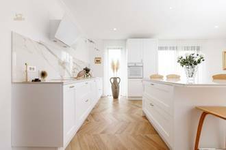 Thumbnail von Moderne Luxusvilla mit Pool und Meerblick