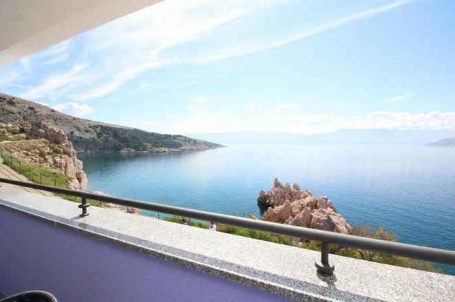 Haus mit vier Apartments direkt am Meer