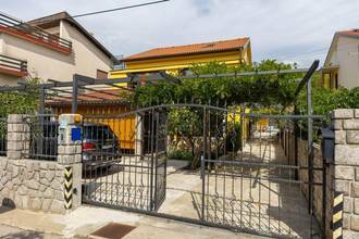 Thumbnail von Gepflegtes Haus mit Nebengebäude und Pool